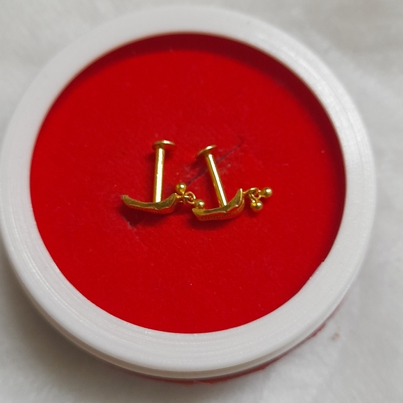 Beautiful new small earrings - Picture 3 of 10